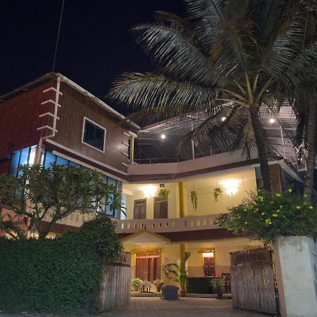 Hotel Vedha Ayurvedic Panchakarma Treatment Centre Alappuzha Esterno foto