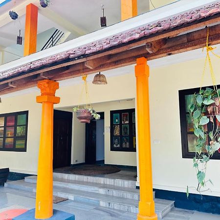 Hotel Vedha Ayurvedic Panchakarma Treatment Centre Alappuzha Esterno foto